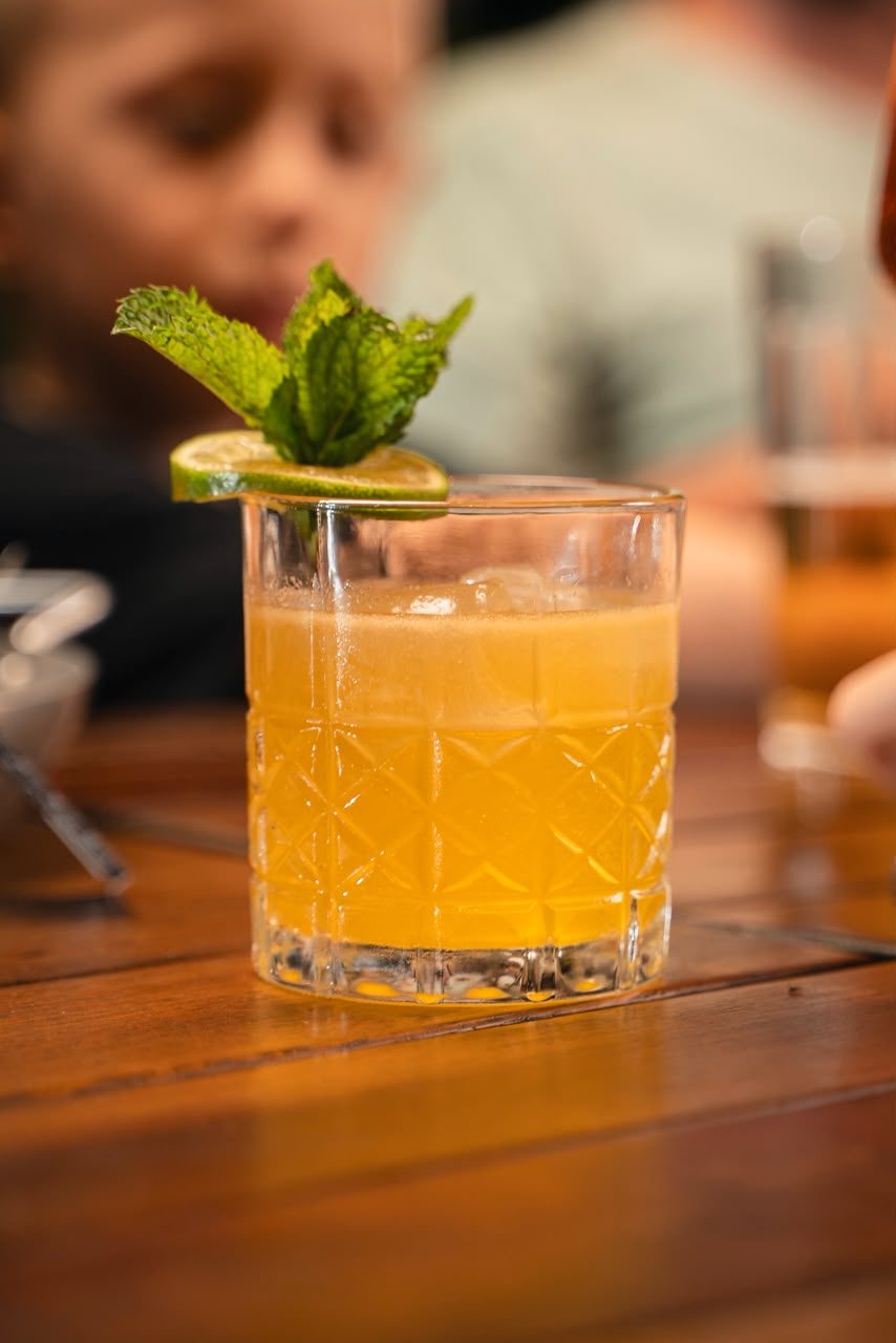 Drink autoral do Beeis com hortelã e limão