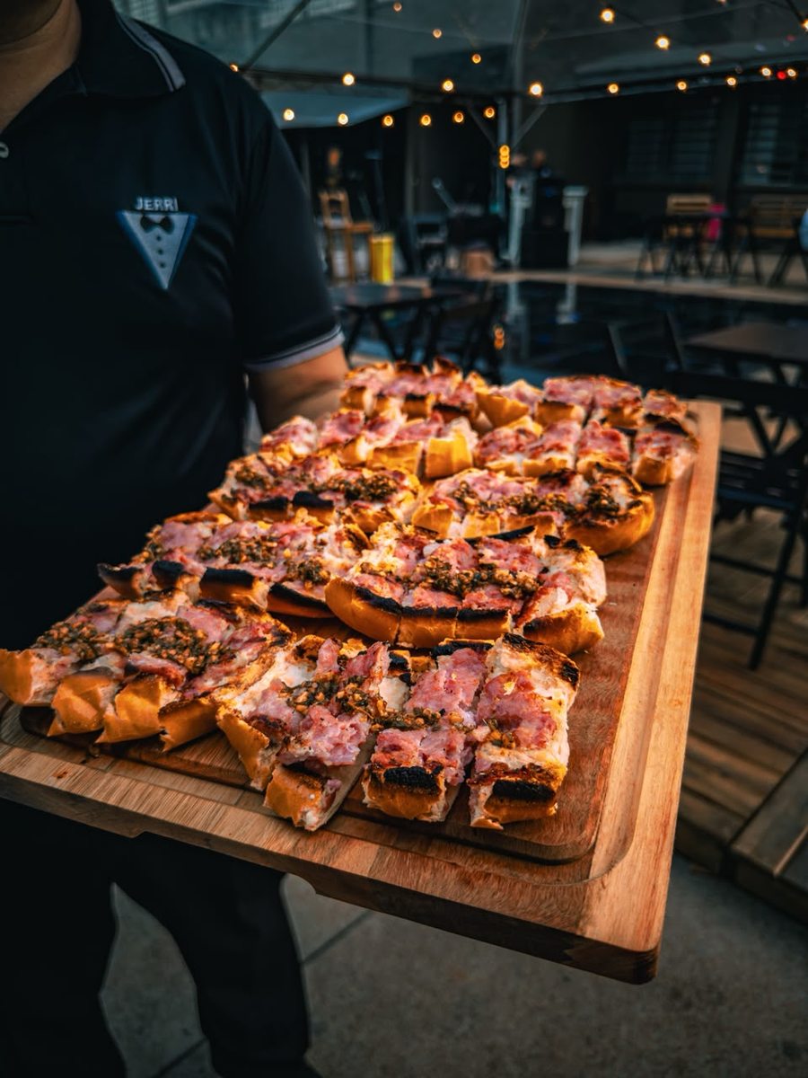 Tábua de lanches servidos em evento particular pelo Beeis