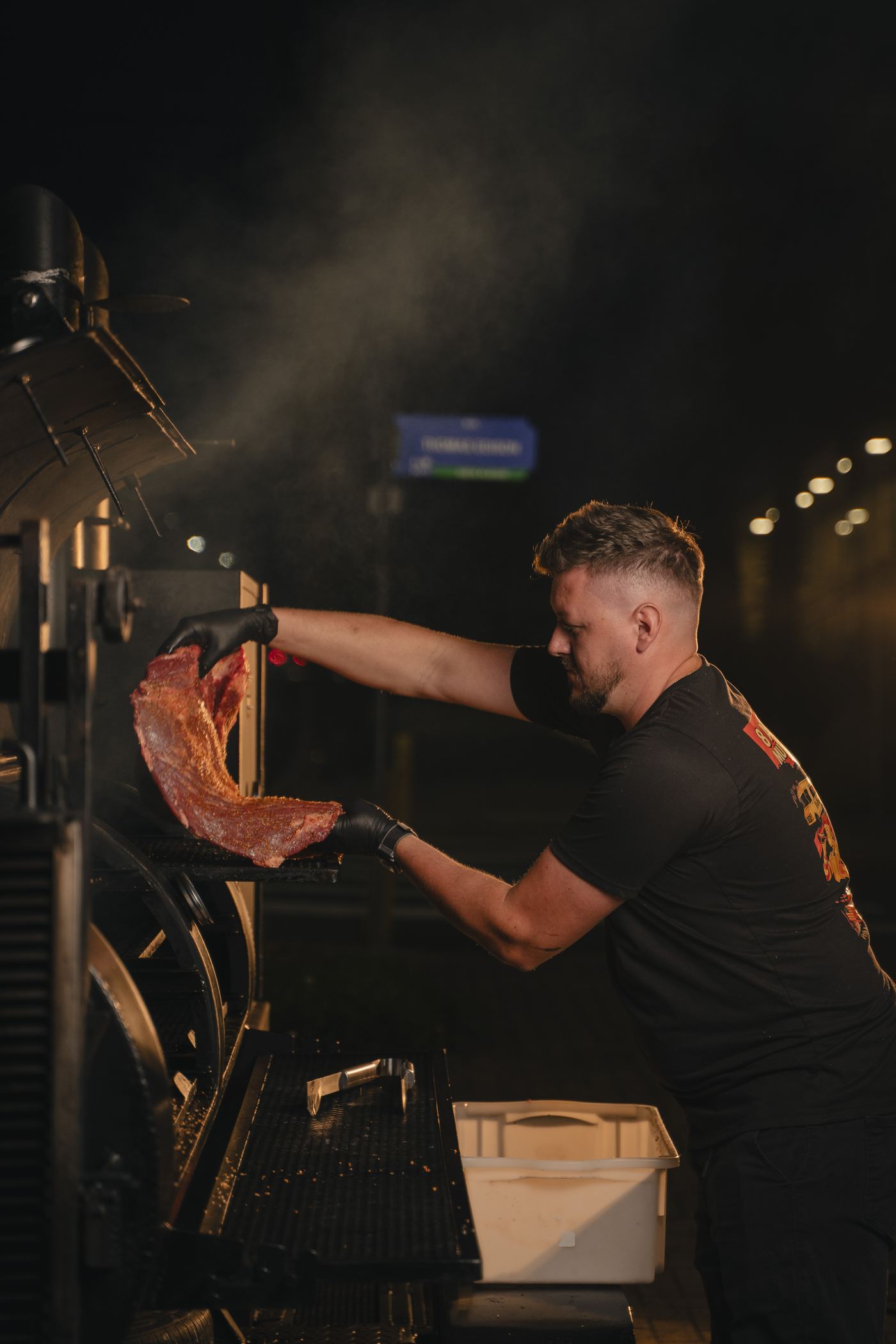 Preparando carne com tempero
