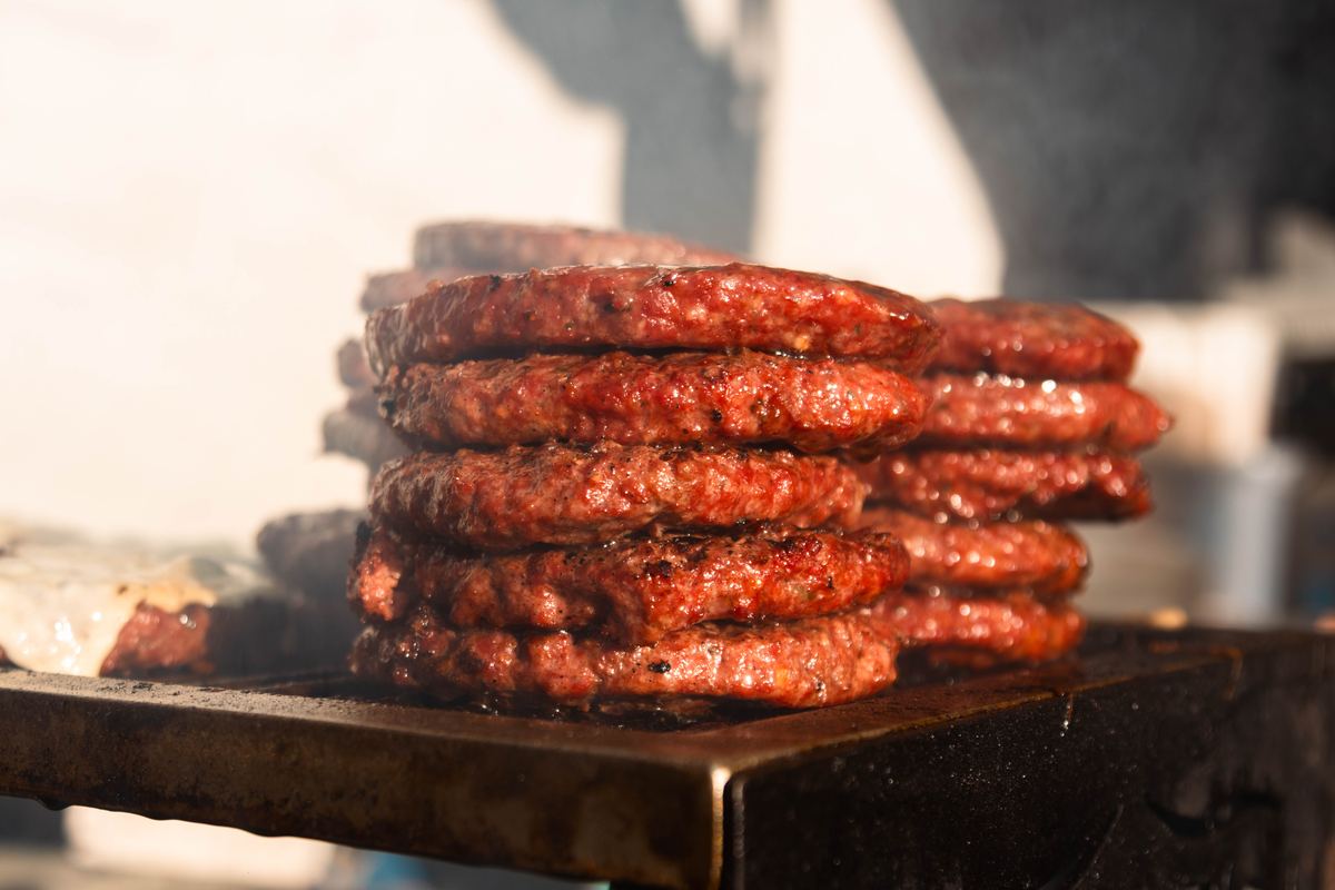 Discos de carne empilhados